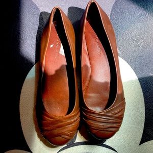 Gianni Bini women's size 7.5 cocoa brown flats